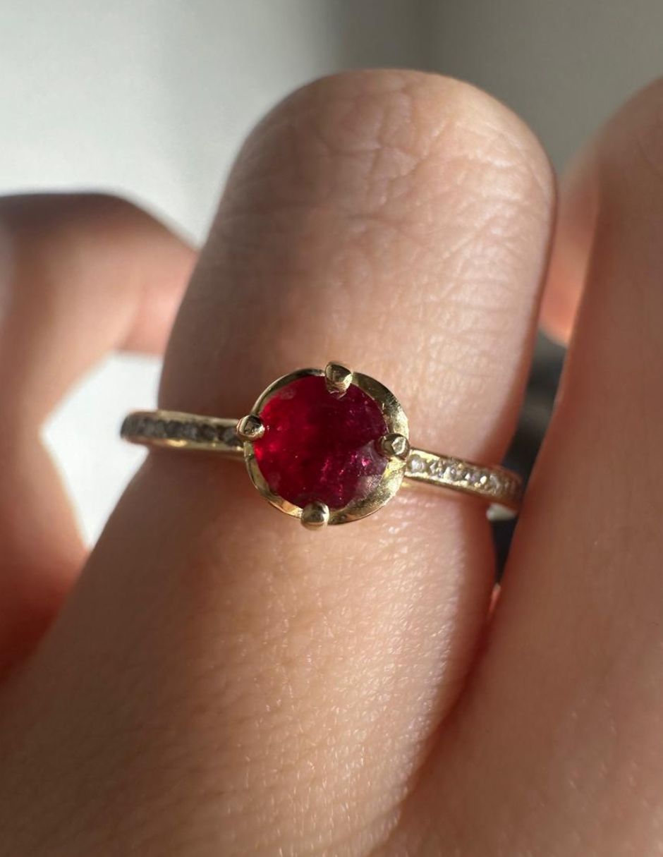 Anillo IDC 14 K de oro amarillo rubí y diamante brillante